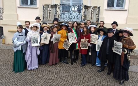 Tantissima gente alla Fiera di San Giuseppe, tra figuranti in costumi Belle Epoque e bancarelle