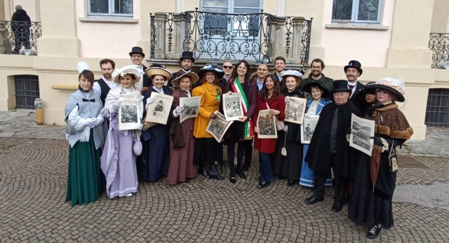 Tantissima gente alla Fiera di San Giuseppe, tra figuranti in costumi Belle Epoque e bancarelle