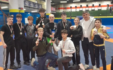 Solo medaglie per il Lotta Club Seggiano che trionfa ai campionati regionali a Torino