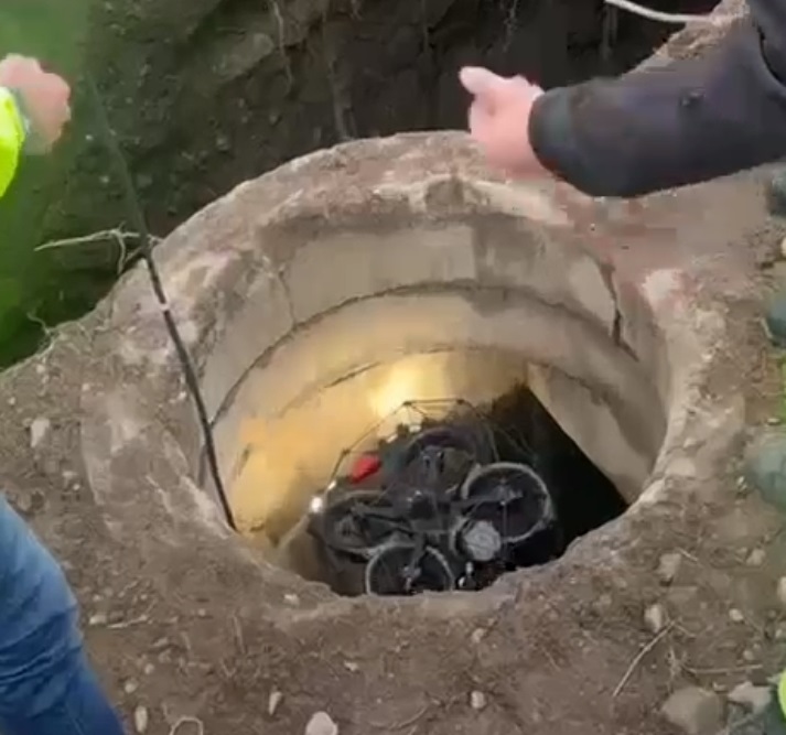 Buche lungo la tangenziale e voragine sorvegliata speciale, tecnici al lavoro