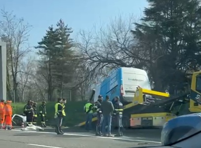 Furgone si schianta in Tangenziale Est: lunghe code in direzione Nord