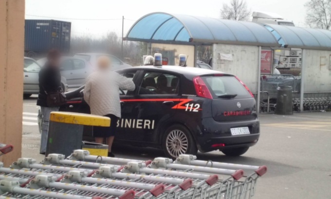Scappa con la spesa da 1.500 euro al supermercato: ad aspettarlo i Carabinieri