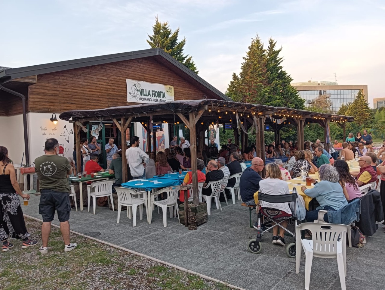 Il furto che brucia più della brace: a Villa Fiorita rubata la griglia della convivialità