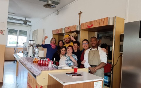 Saccheggiano  i locali dei ragazzi disabili. La risposta sbalordisce: “Vi invitiamo qui con noi”