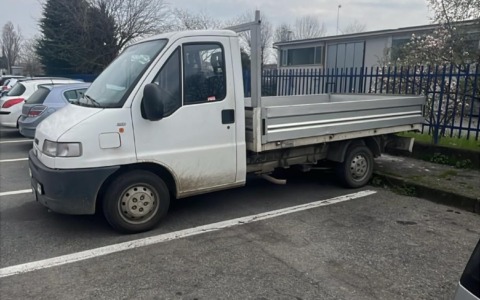 La Polizia Locale trova due furgoni in sosta irregolare: erano stati rubati