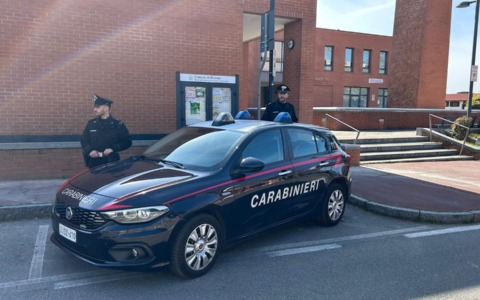 Aggredisce il compagno della madre: 32enne arrestato dai Carabinieri