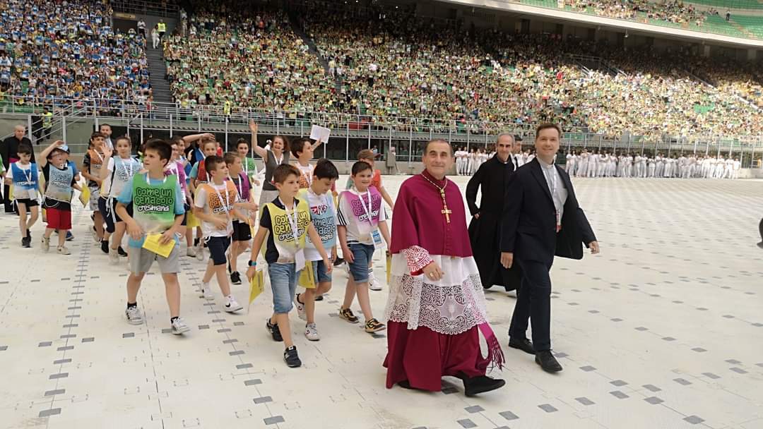 San Siro si veste di festa: 45mila cresimandi in attesa dell’arcivescovo