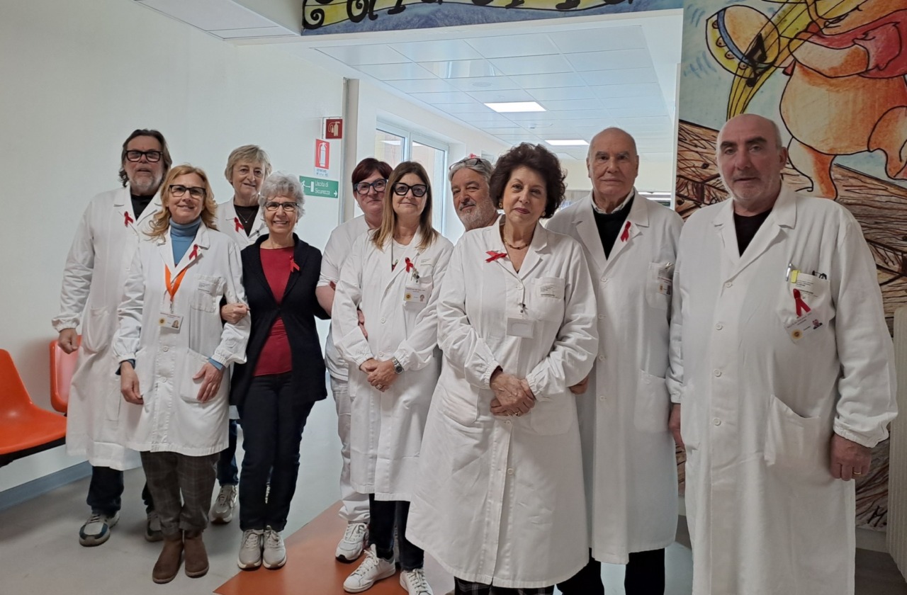 In tutti gli ospedali della Martesana un fiocco rosso contro la violenza sulle donne