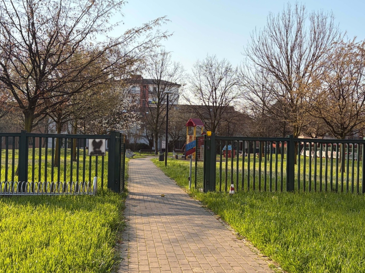 Al via i lavori per sistemare la recinzione del parchetto di via Stradivari