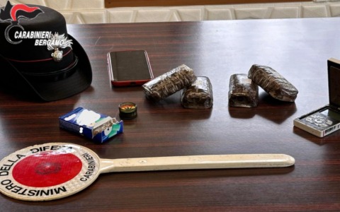 Ketamina a scuola, studentessa cade in malore: arrestato 18enne spacciatore