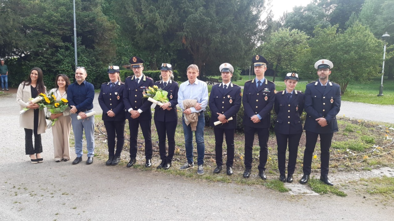 Salvarono un ciclista colto da malore, premiati con un encomio
