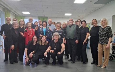 I ballerini dell’Associazione Pensionati di Liscate accendono la festa in una Rsa di Mulazzano: danza e sorrisi in pista