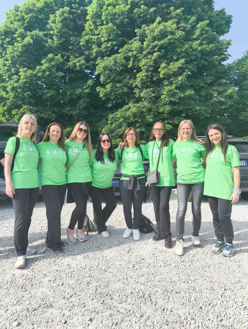 Solidarietà in cammino: una scia verde fa battere il cuore per la vita