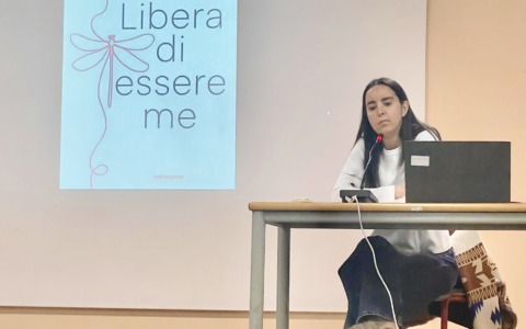Camilla Mancini incontra gli studenti dell’Itsos Marie Curie: “La mia rinascita contro il bullismo”