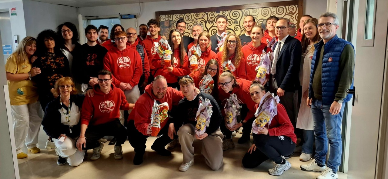 Il Basket Melzo dona uova di Pasqua ai pazienti del Santa Maria delle Stelle