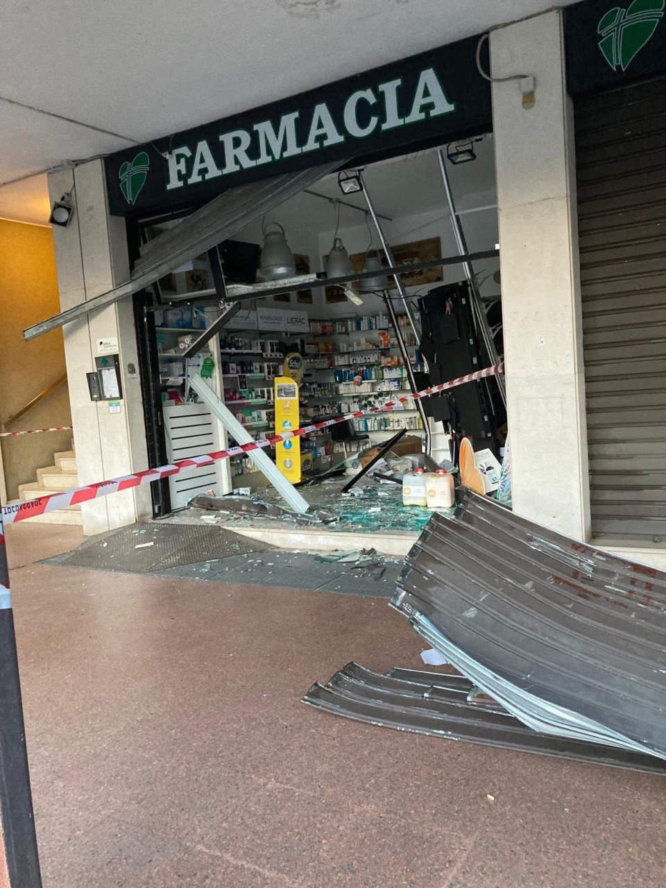 Furto alla Farmacia Comunale di Redecesio