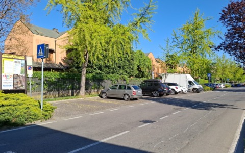 In via Aldo Moro, la sosta raddoppia: due ore invece di una