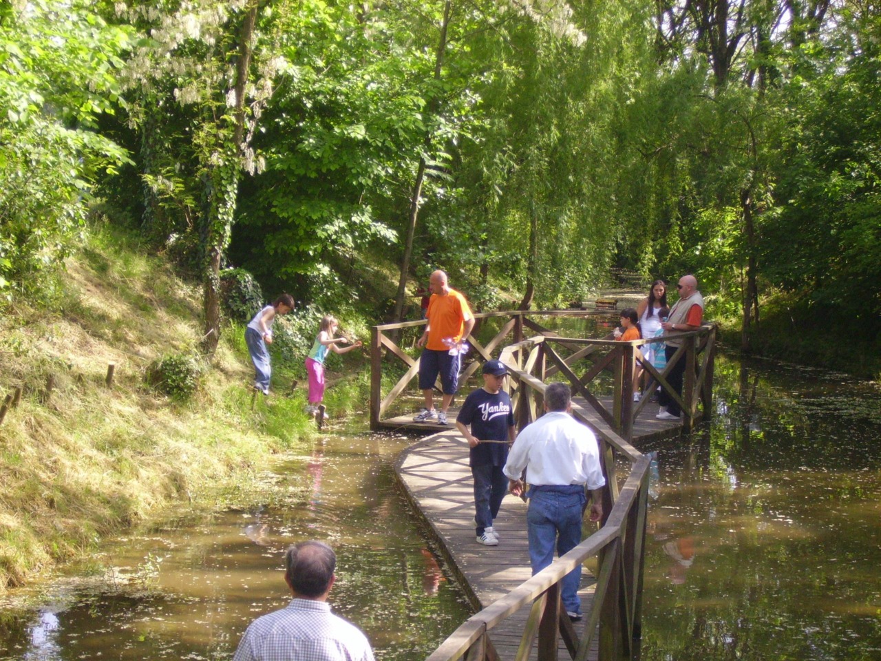 Il fontanile della Castelletto finalmente apre: visita al “locus amenus” rigenerato