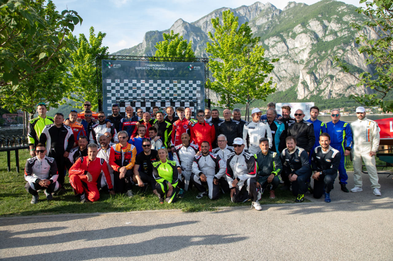 I motori tornano a rombare sulle acque del Lago di Lecco con il 1° trofeo Follia