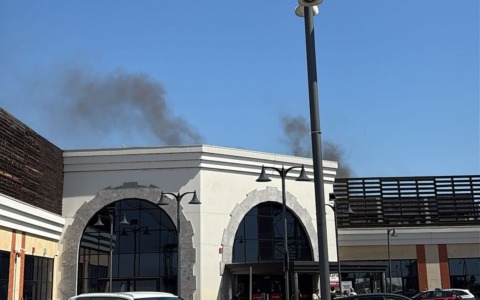 Incendio all’interno della Corte Lombarda: struttura evacuata