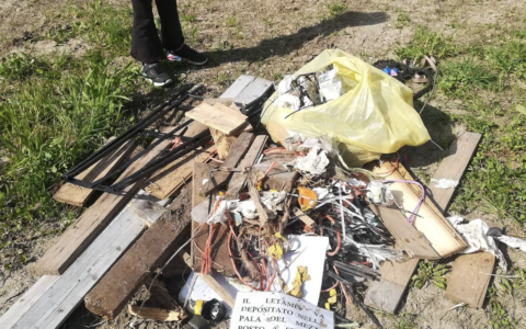 Rifiuti pericolosi nelle aree verdi: cresce l’allarme in paese