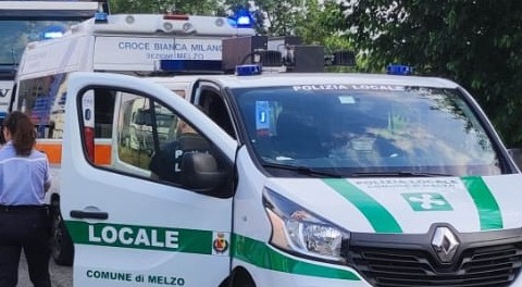 Colpito da un tubo in testa, 45enne soccorso dall’ambulanza