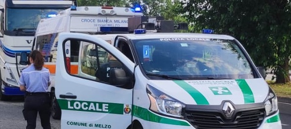 Colpito da un tubo in testa, 45enne soccorso dall’ambulanza