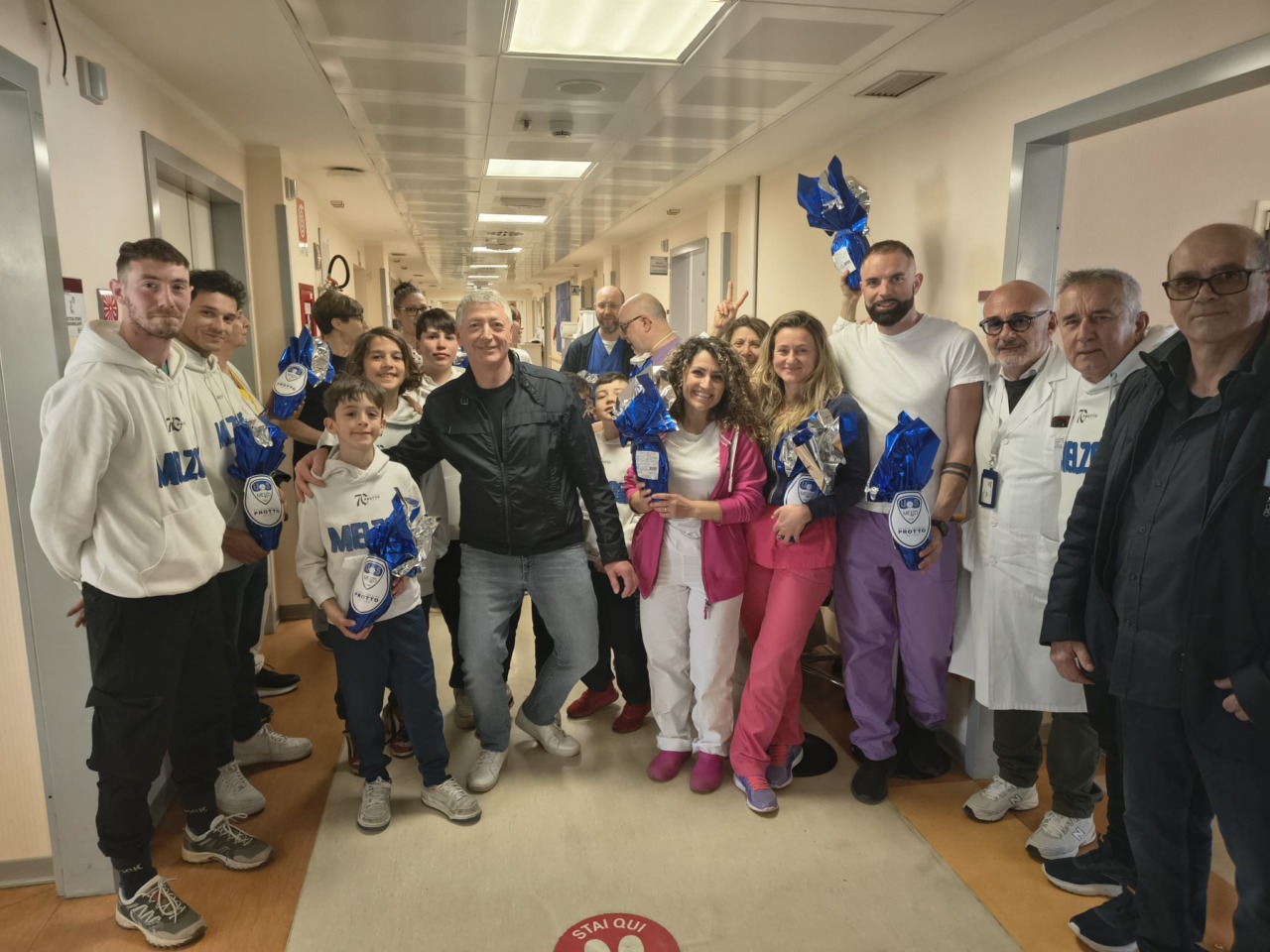 Una Pasqua più dolce per pazienti e dipendenti dell’ospedale grazie ai calciatori dell’Us Melzo 1908