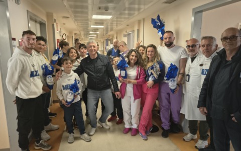 Una Pasqua più dolce per pazienti e dipendenti dell’ospedale grazie ai calciatori dell’Us Melzo 1908