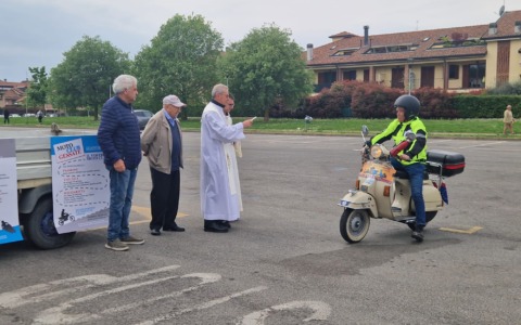 Benedizione di moto e automobili con il Moto club e la comunità pastorale