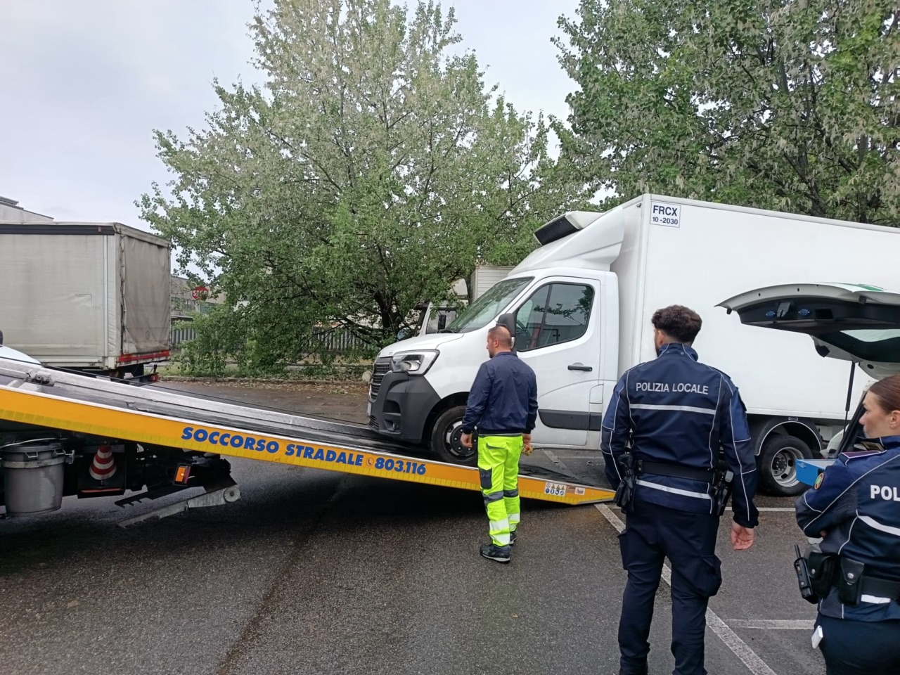 Usano camion frigorifero in leasing e non li restituiscono: incastrati dalla Polizia Locale