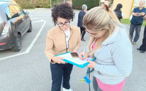 Residenti della frazione esasperati: “Siamo costretti a contenderci tra noi i pochi posti auto, ora basta”