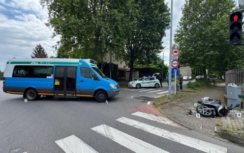 Incidente tra un autobus e uno scooter in via Dante