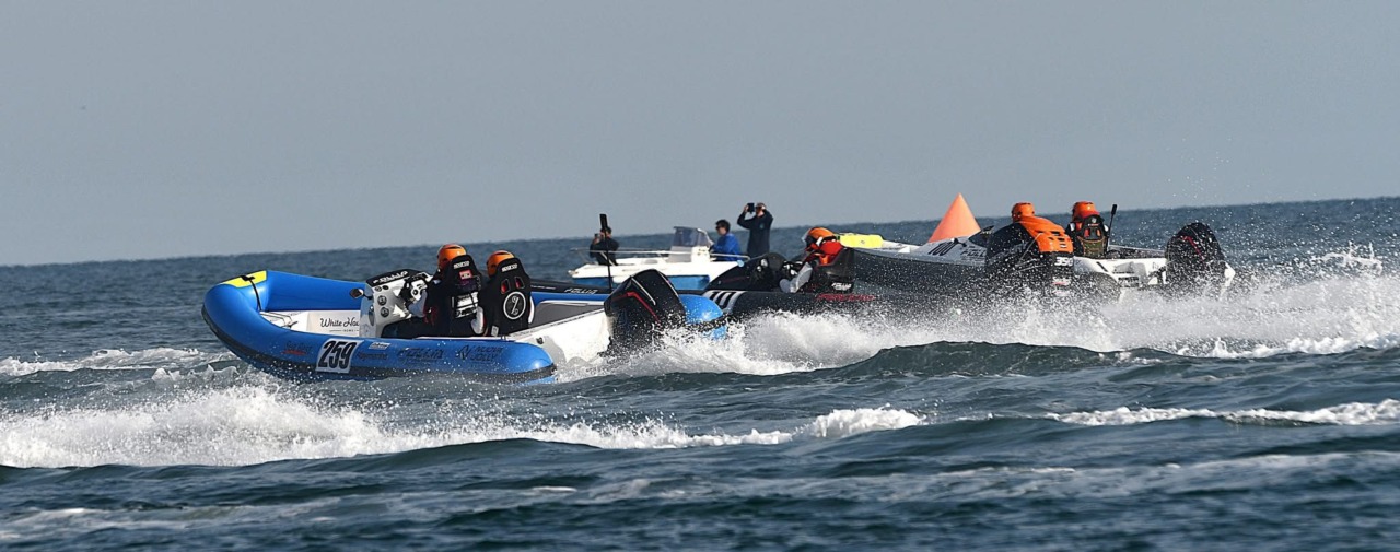 Rombano i motori sulle acque del lago di Lecco per la Lario Power Race