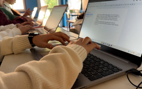 Scuola guida online: come funziona, quanto costa e a chi conviene nel 2026