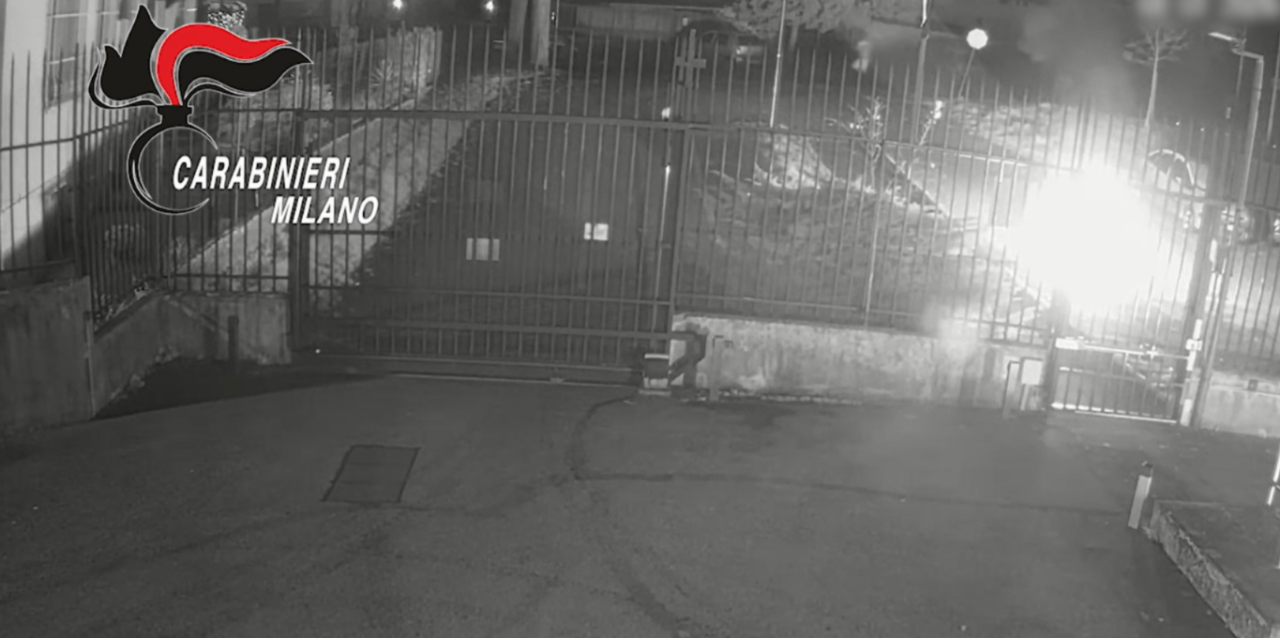 Presi i minorenni che a Capodanno avevano lanciato una molotov contro la caserma dei Carabinieri