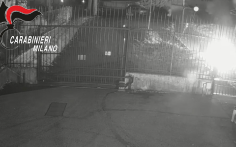 Presi i minorenni che a Capodanno avevano lanciato una molotov contro la caserma dei Carabinieri