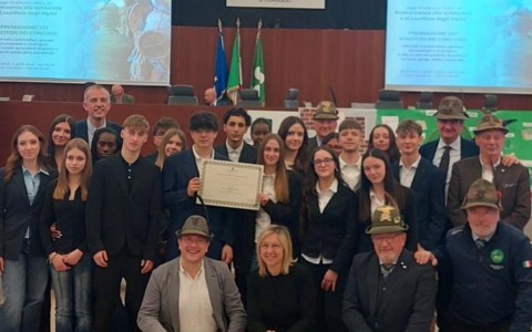 Milano: studenti lombardi mantengono vivo il ricordo degli Alpini