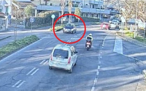 Investe un pedone sulle strisce e poi scappa: pirata della strada preso sul posto di lavoro