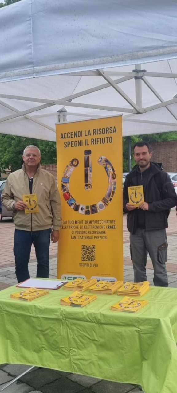 “Accendi la risorsa, spegni il rifiuto”: due punti di raccolta dei piccoli dispositivi elettronici che non funzionano più