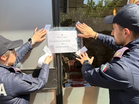 Avevano sparato in aria per festeggiare: il Questore sospende la licenza a una pizzeria