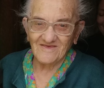 Il commosso addio a Gina Motta, l’infermiera che ha curato la sua città