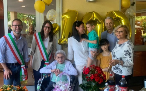 Fernanda Ghirardi taglia il traguardo dei 100 anni. I ricordi di quando rilegava i libri