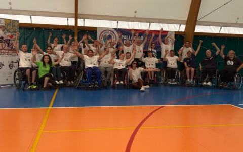 Una giornata di pallavolo e frisbee inclusivi a Cassina de’ Pecchi, plauso della ministra