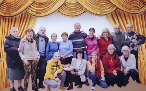 “Il custode e le otto stanze”: in scena lo spettacolo degli attori Over 60