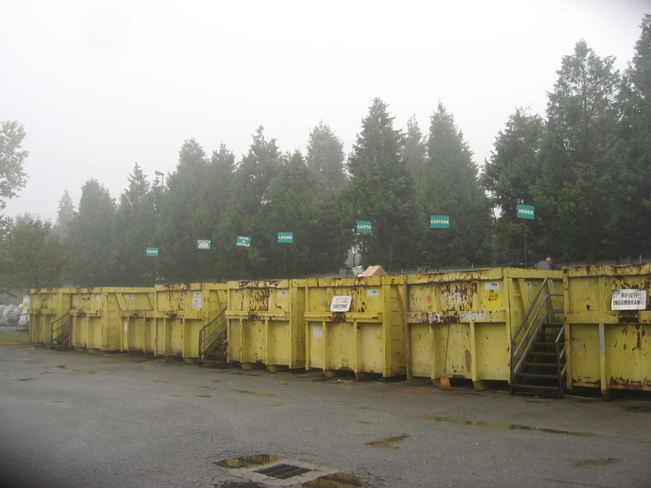 Beccati a rubare nei container della piattaforma ecologica: in manette due rumeni