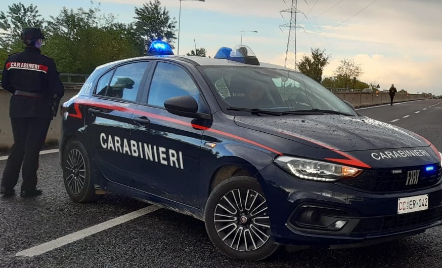 Trova un corpo nel parchetto e chiama il 112: purtroppo non c’era più niente da fare