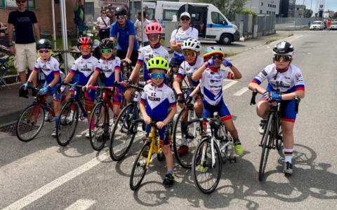 Giovani ciclisti dell’Uc Pessano al top nel weekend di gare. Aspettando il Giro…