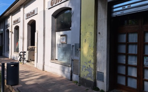 Boato nella notte: fanno esplodere il Bancomat ma restano a mani vuote