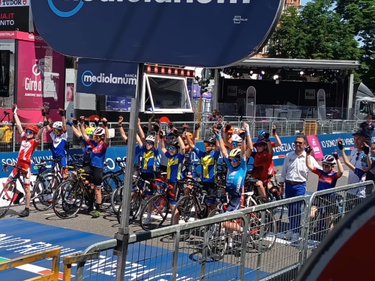 Dal circuito di Monza alla tappa del Giro d’Italia, le bici dell’UC Pessano corrono veloci